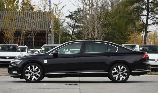 大众迈腾2020款2.0t油耗多少,大众迈腾2023款330豪华版油耗