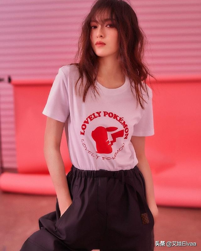 36岁的唐嫣身着粉嫩甜美亮相,唐嫣婚后首曝清新写真