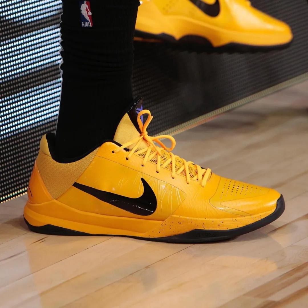 nba球员上脚雄鹿队球鞋科比很帅,nba球星上脚球鞋塔克