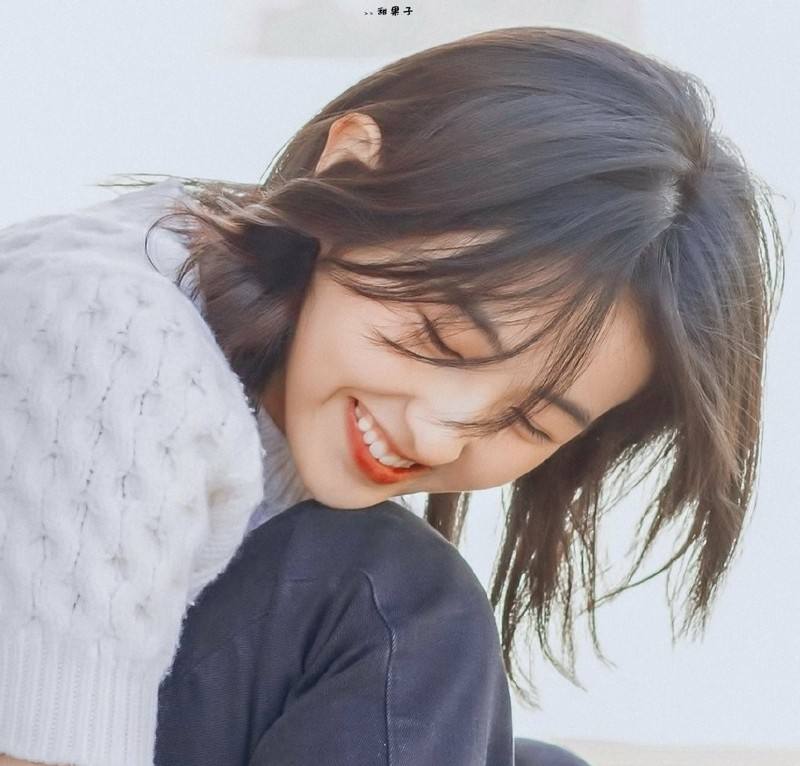 盘点娱乐圈00后漂亮妹妹们的穿搭，有你中意的那位吗？