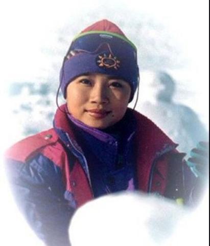 李娜从一代歌后到削发为尼,李娜从一代歌后去哪了