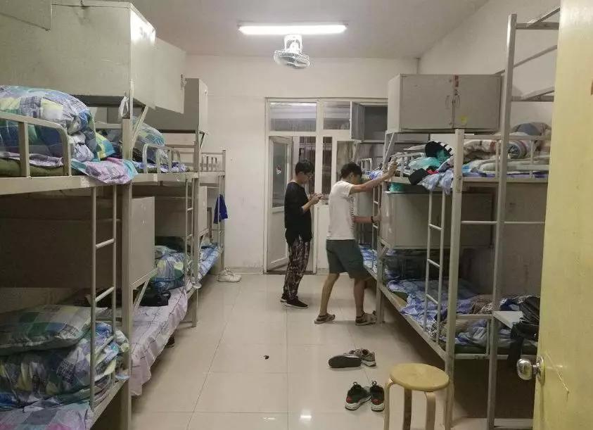 富士康招聘普工一般工资多少,富士康电子厂的工资待遇