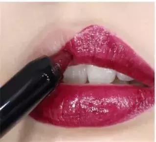 显白秋冬少女感的口红,黑黄皮必入手的10支超显白口红