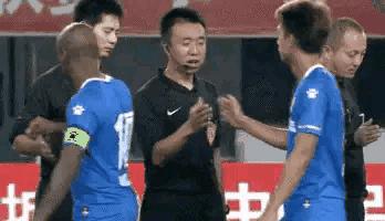 国足低级失误动图gif,国足1-5惨败泰国孙可救球gif