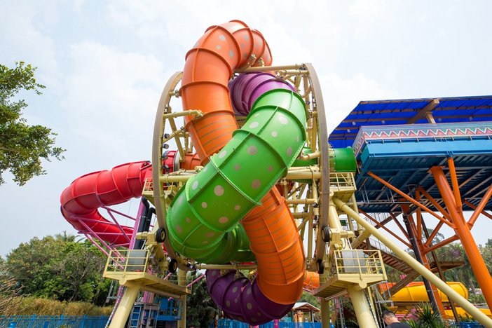 广州长隆水上乐园巨洪峡第一视角,广州长隆适合小朋友玩的水上乐园