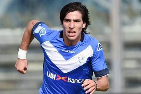 颜值接近踢球风格相仿，人生履历也差不多，这就是皮尔洛二世啊