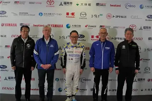 喧嚣的新车：颠覆、抉择与反击｜车展前瞻