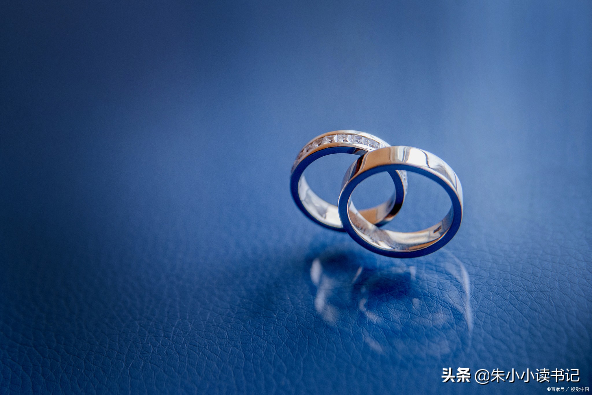 刚办完订婚宴，男方妈妈哭着劝儿子退婚