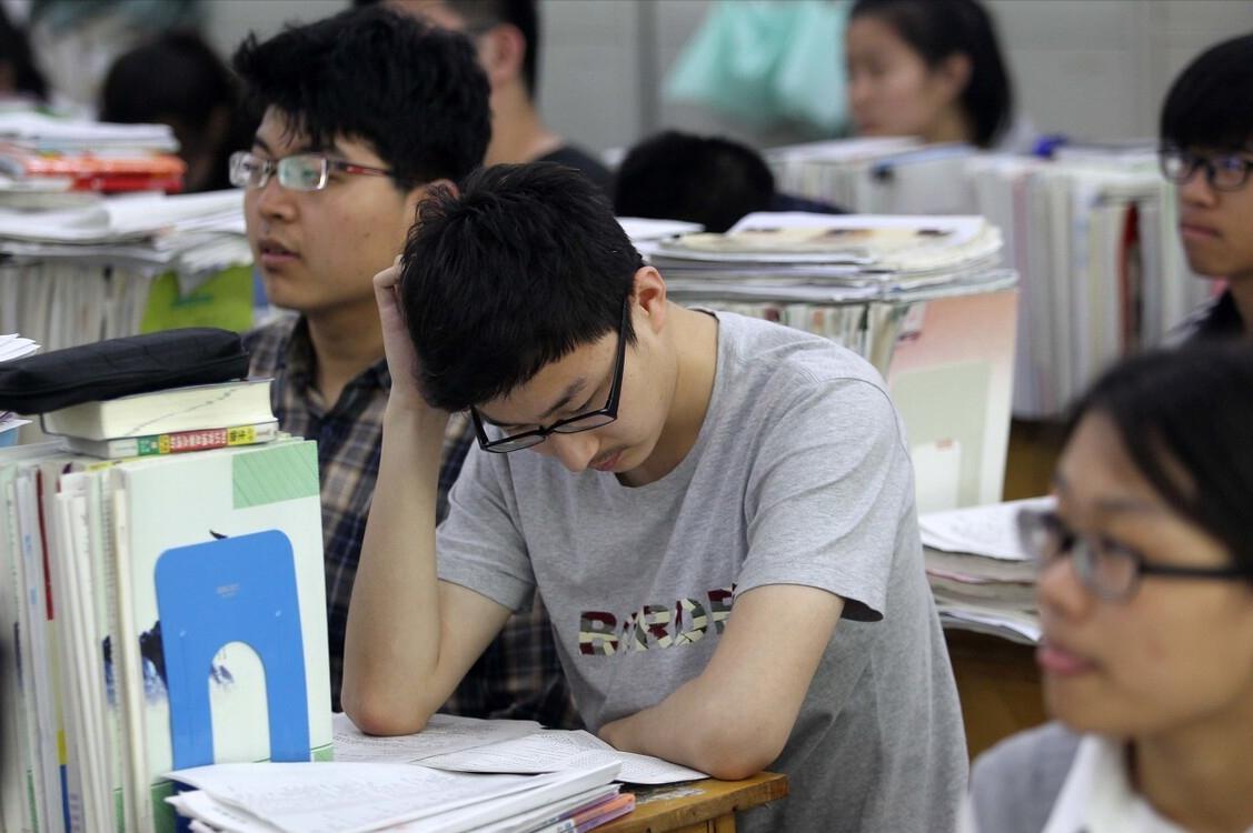 易烊千玺高考查成绩紧张到发抖,易烊千玺高考数学多少