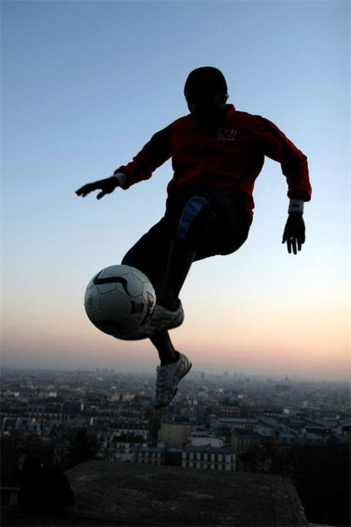 卡洛斯退役后踢弧线球,球王卡洛斯不会踢球