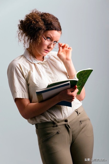 自私的姐姐总是想算计着老实的妹妹,看到有利可图又想回来争