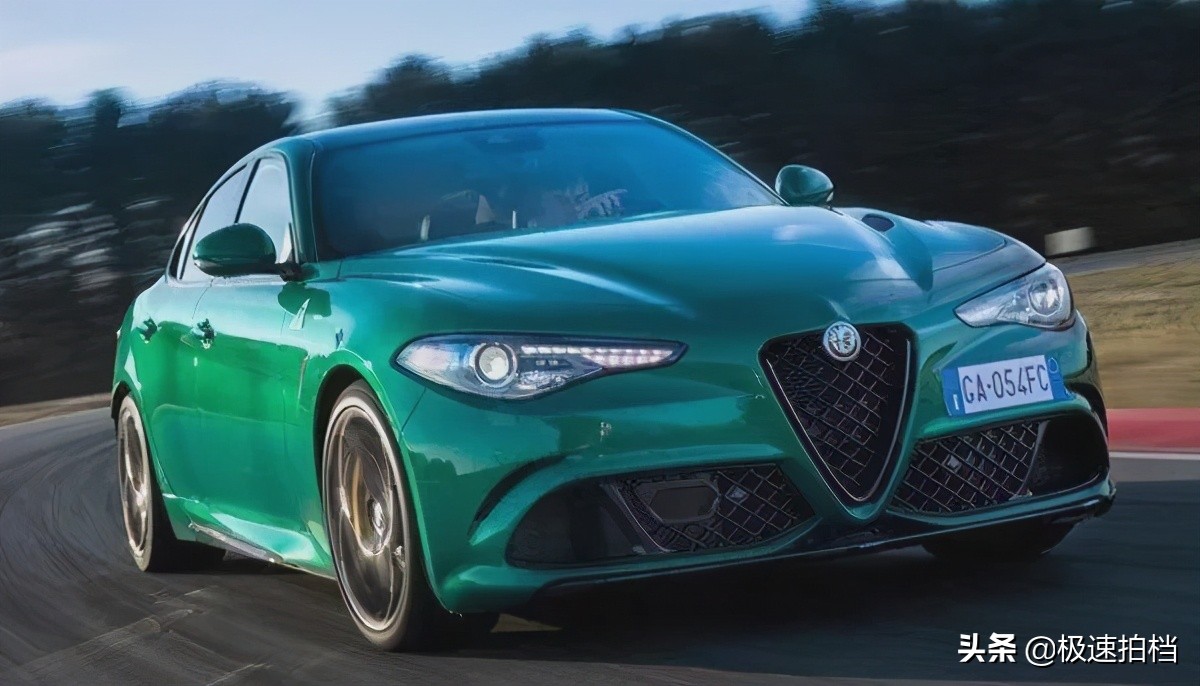 超跑敞篷红色不高于150万,四座敞篷超跑20万左右