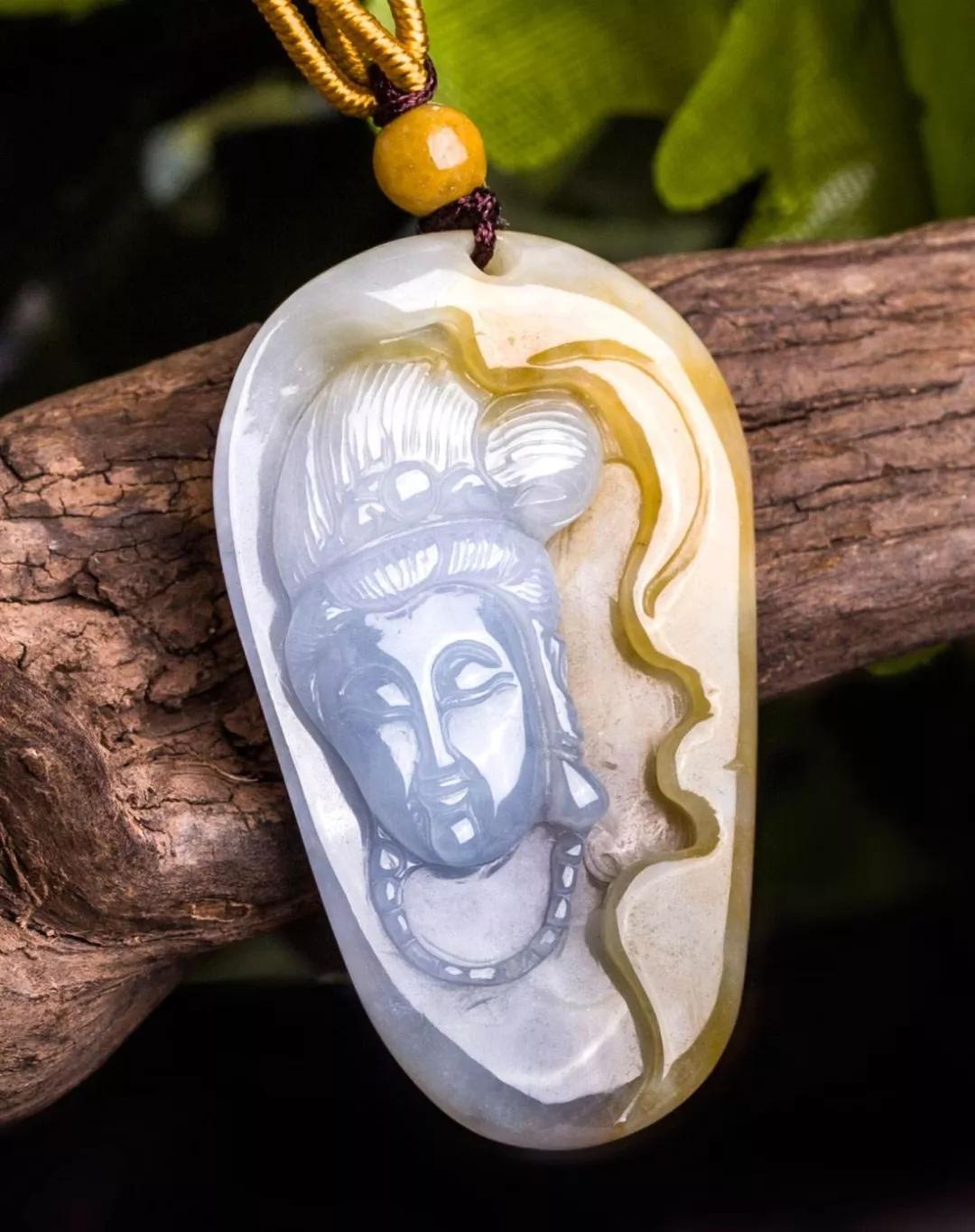 翡翠车挂件的寓意,翡翠蝙蝠挂件寓意