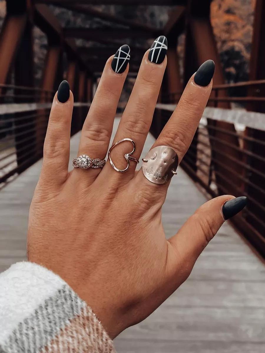 彩绘美甲需要有美术基础吗,彩绘较多的美甲