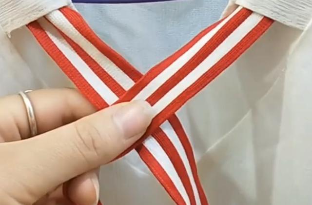 教你几招蝴蝶结系法步骤,OMG!这怎么配都美