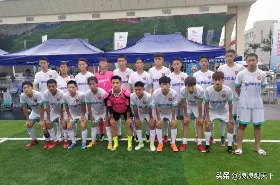 一脚踹开围栏进入学校,宝鸡中学跨栏