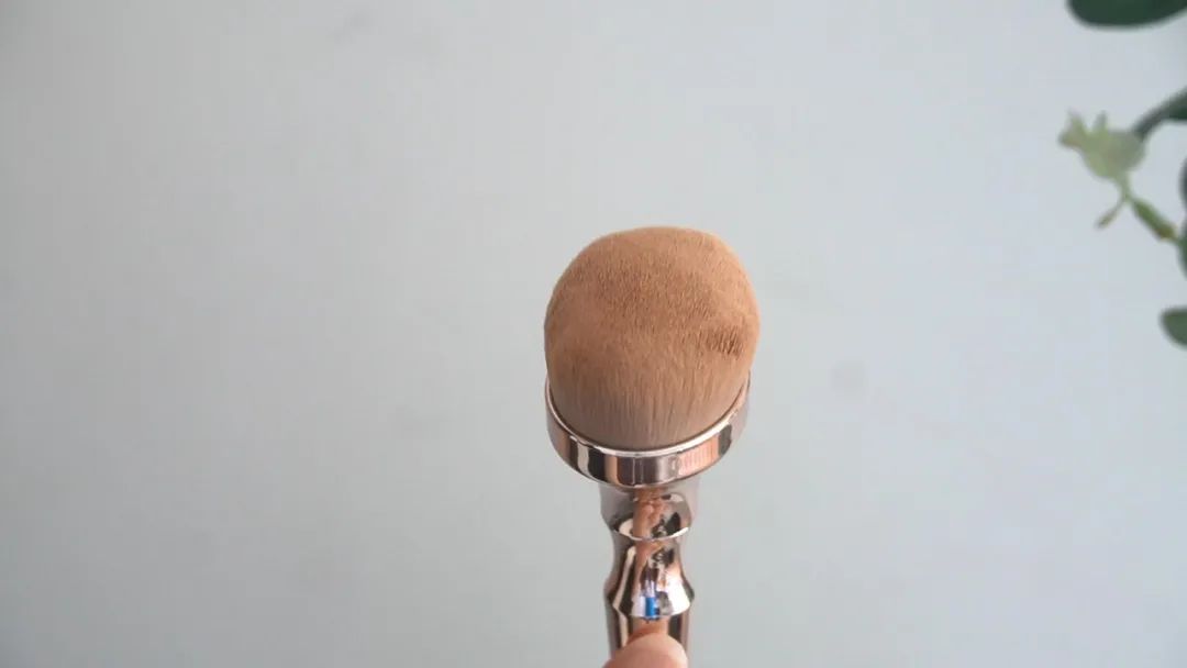 我终于找到比美妆蛋省粉100倍的宝藏刷子