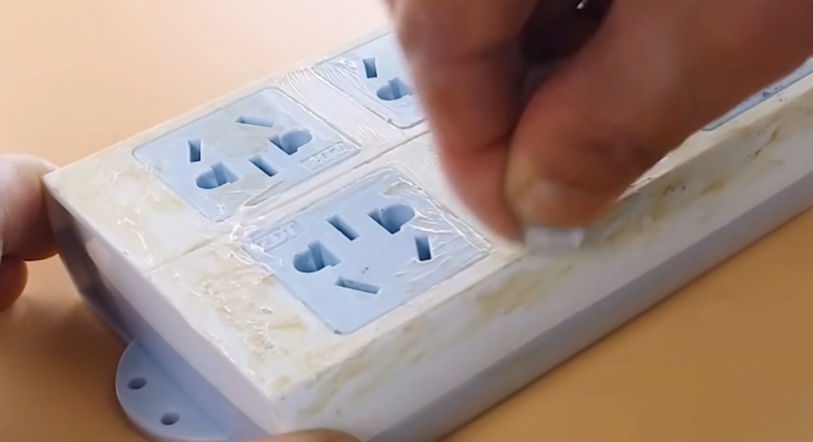 牙膏怎么正确扔掉,牙膏用完先别扔这样用更方便