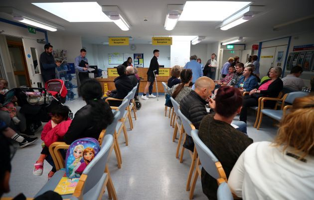 英国大哥因牙痛自杀？外国拔个智齿咋就这么难