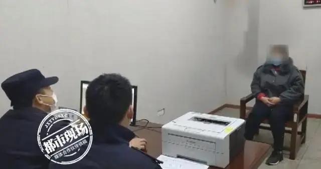 女子怀孕两个月吸毒被警察发现,女子怀孕吸毒孩子犯毒瘾