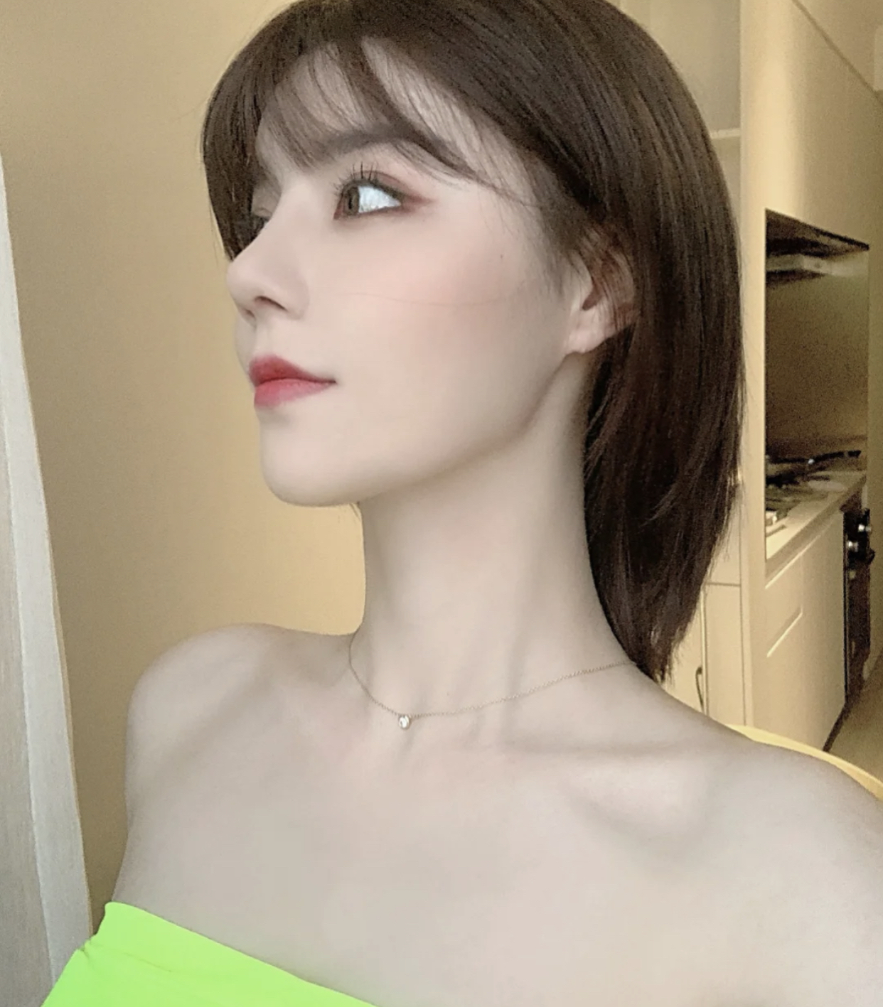 颈纹很深做什么运动,有很深颈纹的女生怎么改善