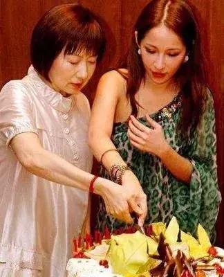 萧亚轩是一个怎样的人呢,萧亚轩有多潇洒