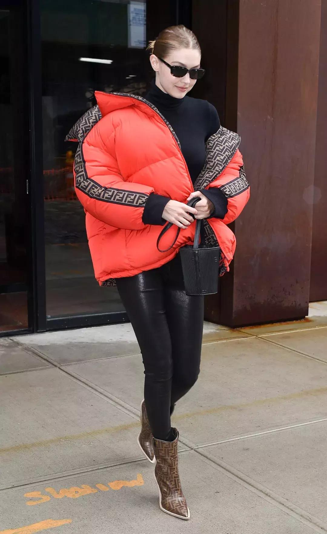 男士黑色羽绒服配什么打底衫,黑羽绒服大衣配什么打底衫