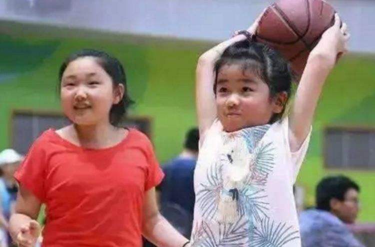 濮氭槑浠栧コ鍎跨幇鍦ㄥ楂樹簡,濮氭槑鐨勭幇鍦ㄥコ鍎胯韩楂樺灏戠背