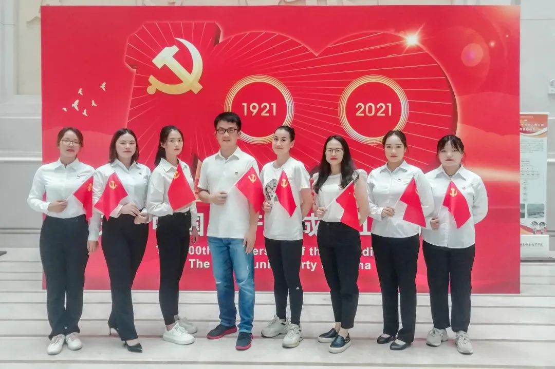 重庆科创职业学院师生集中观看庆祝中国*产党共**成立100周年大会