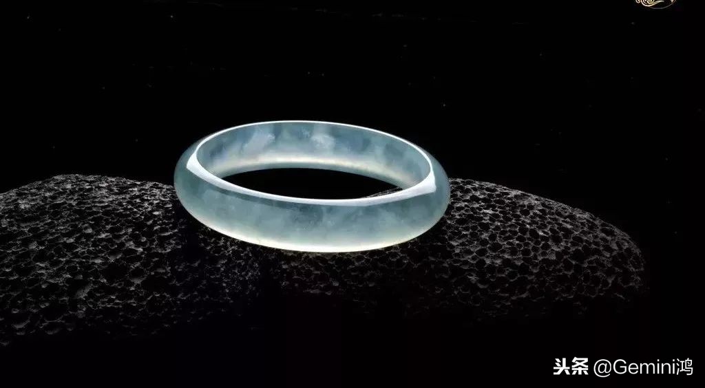 冰飘花翡翠手镯好处,戴翡翠手镯对身体有什么好处