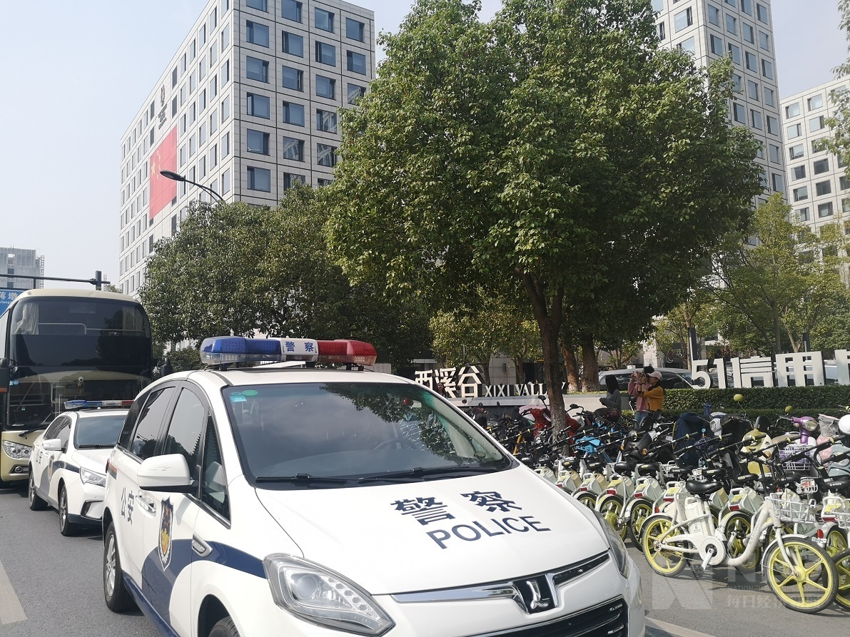 51信用卡被警方突击检查的原因,51信用卡被警方查