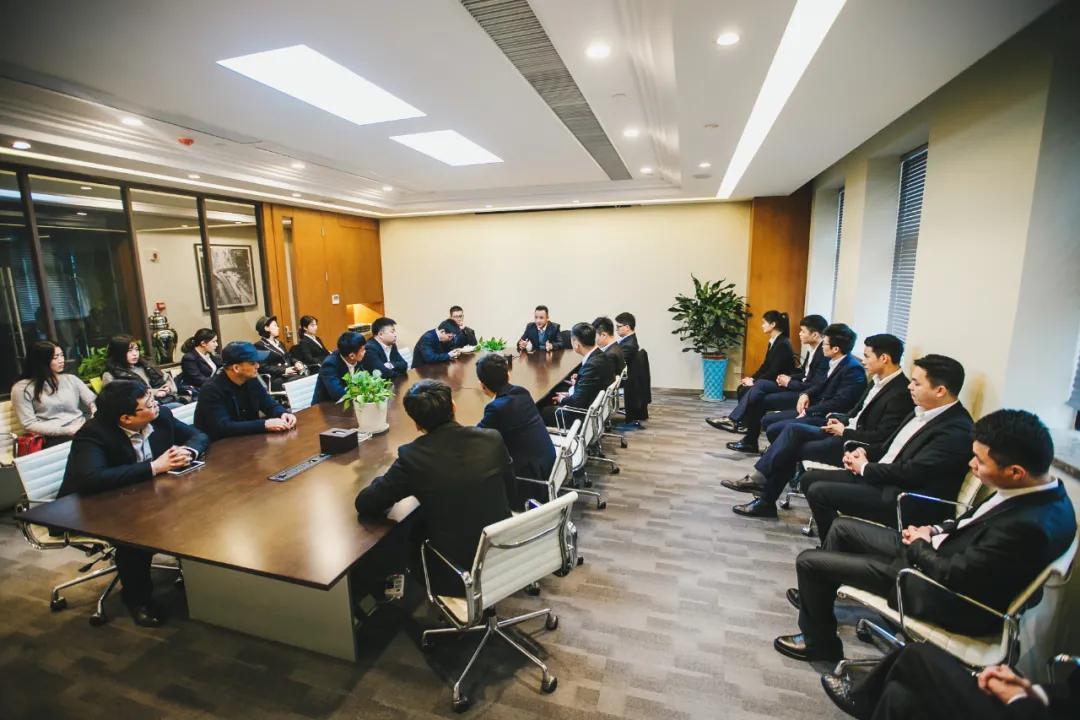 聚是一团火散是满天星完整的,聚是一团火散是满天星