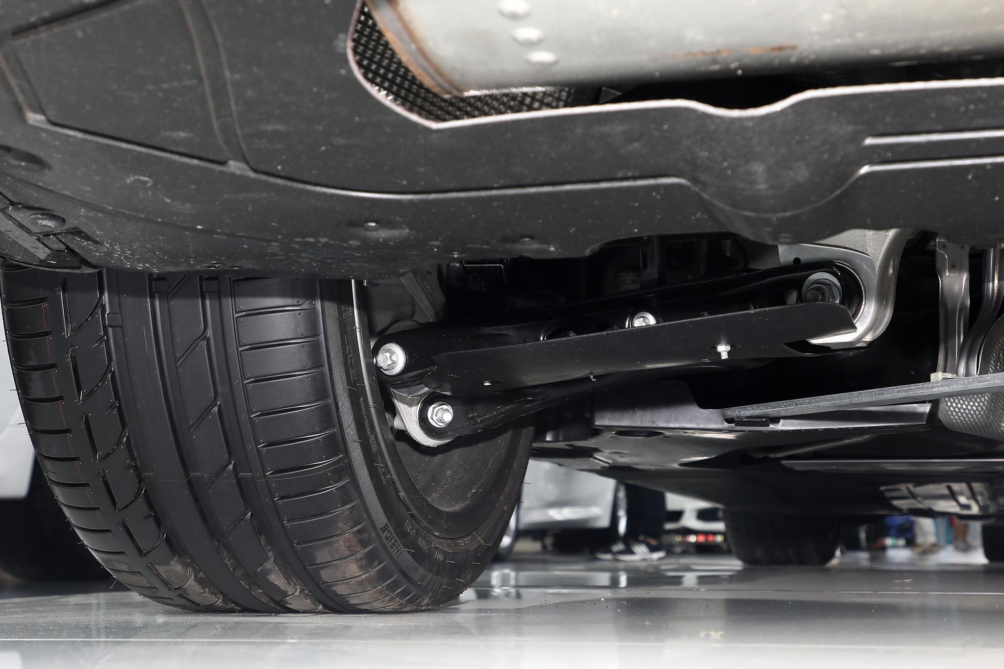 宝马7系后减震器漏气怎么检查,宝马7系空气减震漏气修复全过程