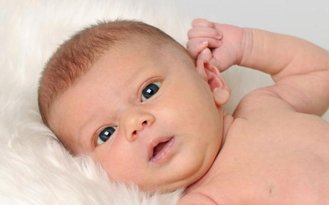 宝宝挖耳屎的危害,给宝宝挖耳屎有什么害处