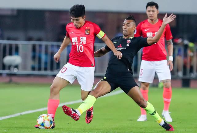 江苏苏宁吴曦或转会广州恒大，许家印亲自出马？苏宁球迷有话说