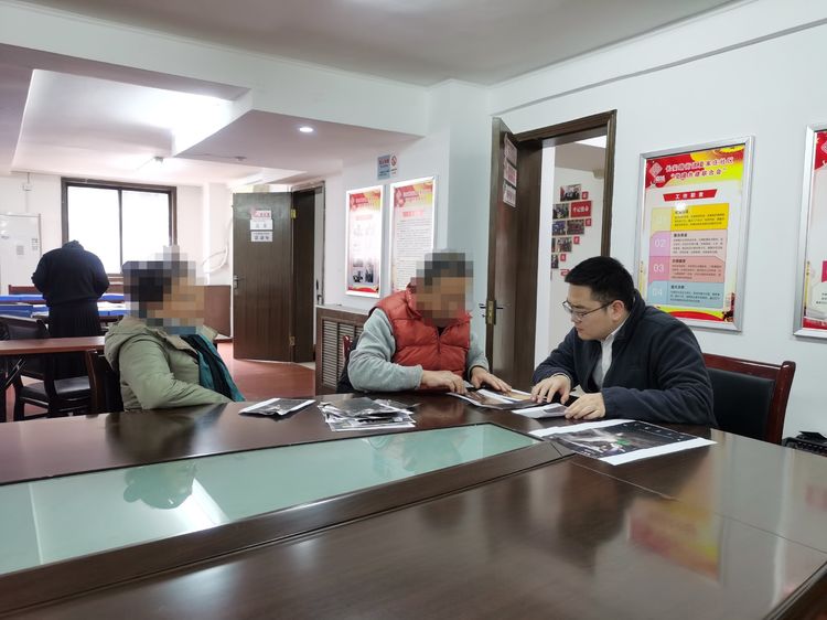 西安市碑林区司法局：红木家具遭水泡值班律师解民忧