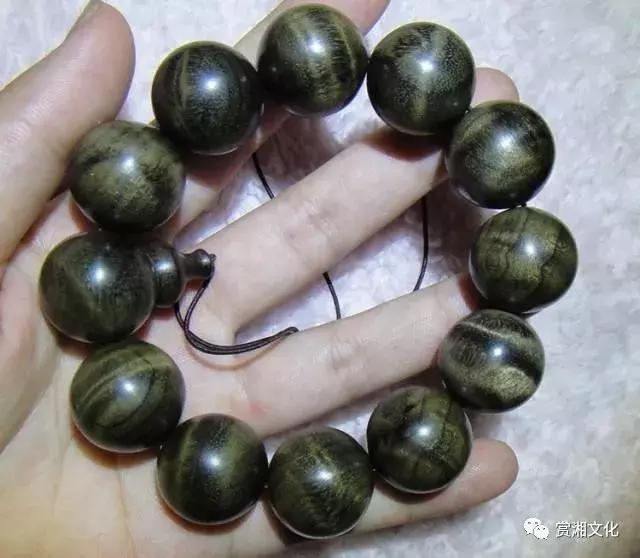 文玩珠串盘玩效果,文玩手串圆珠怎么加配饰