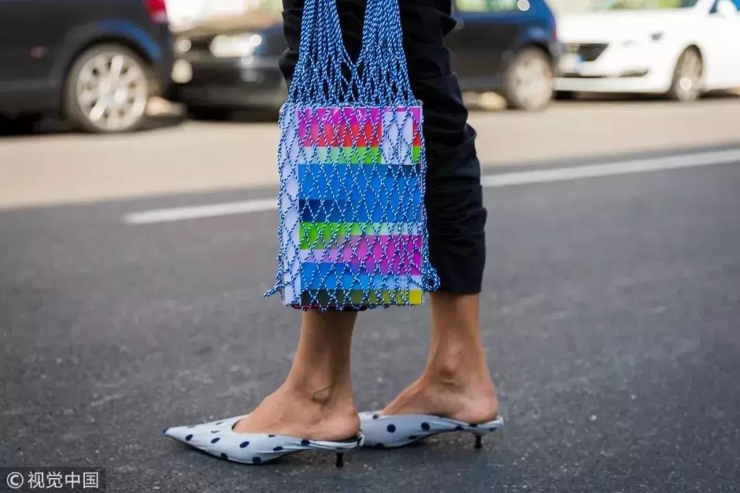 刘雯、倪妮不费力就很时髦原来是脚上的拖鞋太美了
