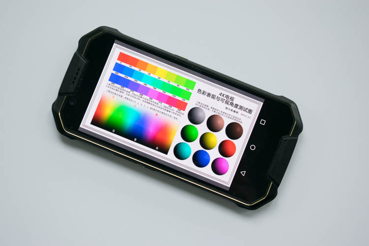 手机掉水里当场拿起来,手机掉入水中还可以正常使用