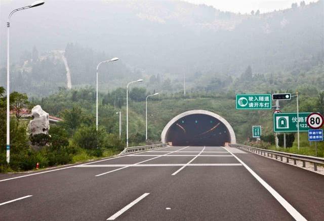 高速公路上需注意的违章行为,高速违反交通警示标志