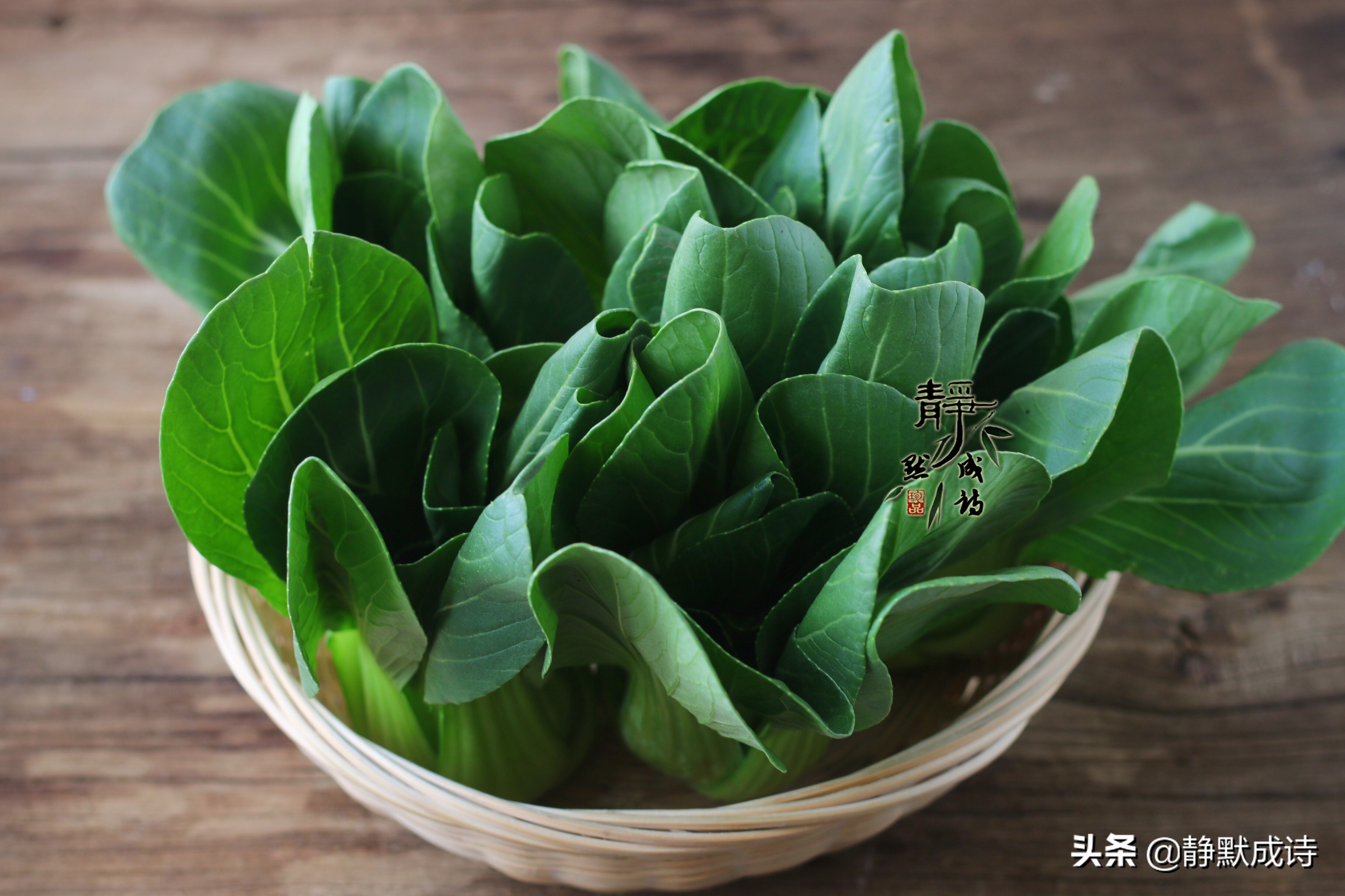 绿叶菜炖久了会不会变黄,为什么绿叶菜煮了变黄