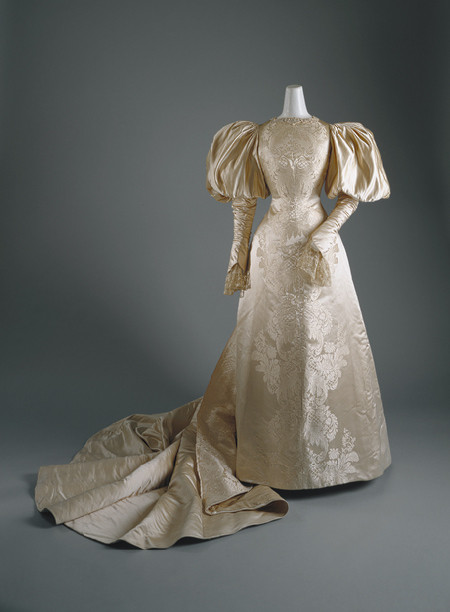 时装之父：曾为“茜茜公主”设计服装，将妻子打造为首个时装模特