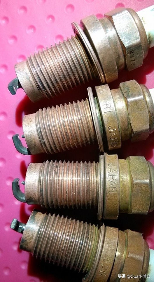 火花塞能不能用白醋清洗？火花塞进水会怎么样？