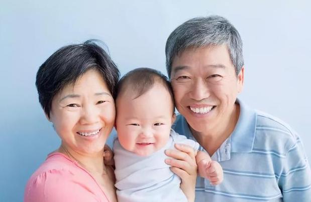 1岁宝宝银镯,1岁宝宝银手镯寓意