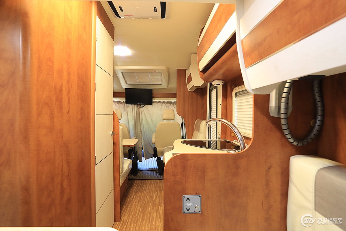 同级别车型谁敢跟它比轻量化！双会客区，实拍亚特plasy631房车