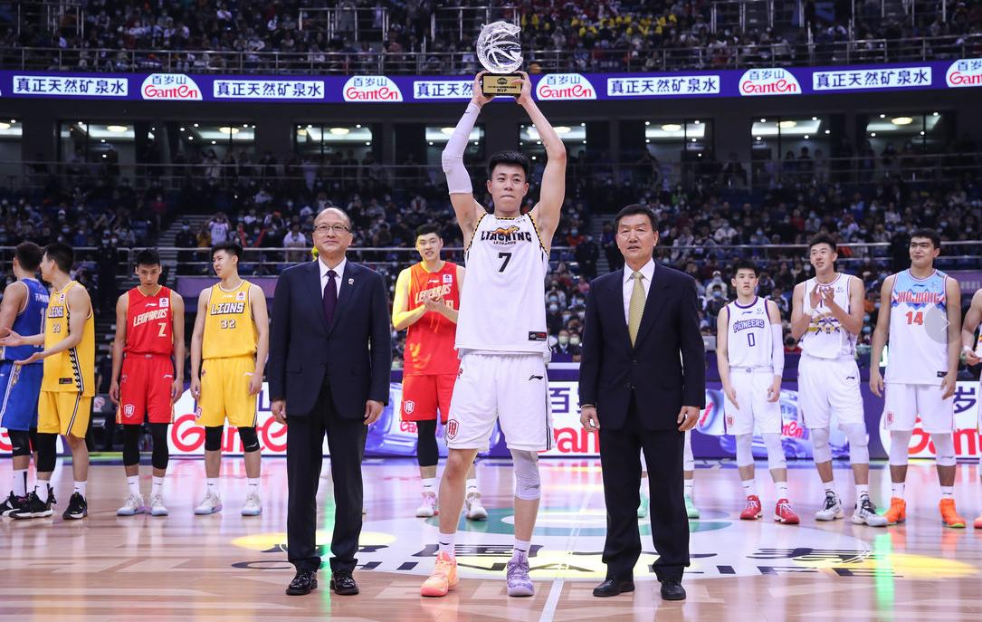 张镇麟绝杀球迷的反应,张镇麟高光集锦