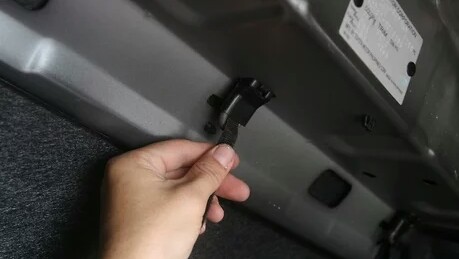 什么办法不让车钥匙忘车里面,车钥匙忘记带打开车门小技巧