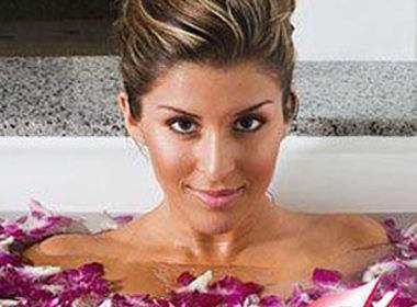 洗澡时搓出来的白色的东西是什么,洗澡时搓掉的黑点是什么