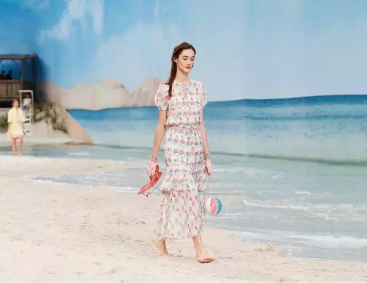 上万的裙子值不值,几千的连衣裙