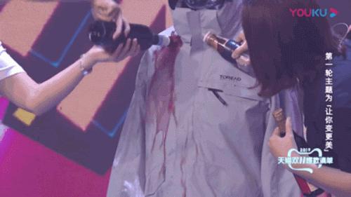 羽绒服和冲锋衣哪个更宽,羽绒服和冲锋衣哪个更适合户外